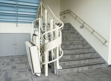Quelle démarches pour installer un monte-escalier dans une copropriété ?